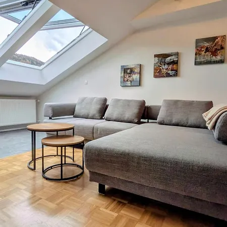 Moderne Dachgeschoss Im Mittenwalderzentrum *