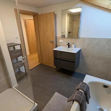 Apartment Moderne Dachgeschoss Im Mittenwalderzentrum *