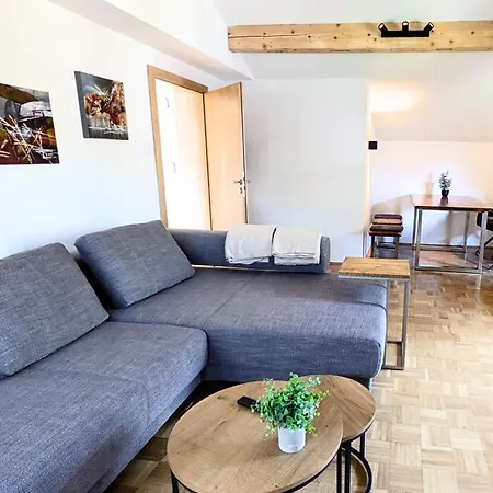 Moderne Dachgeschoss Im Mittenwalderzentrum