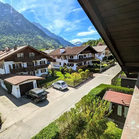 Moderne Dachgeschoss Im Mittenwalderzentrum *